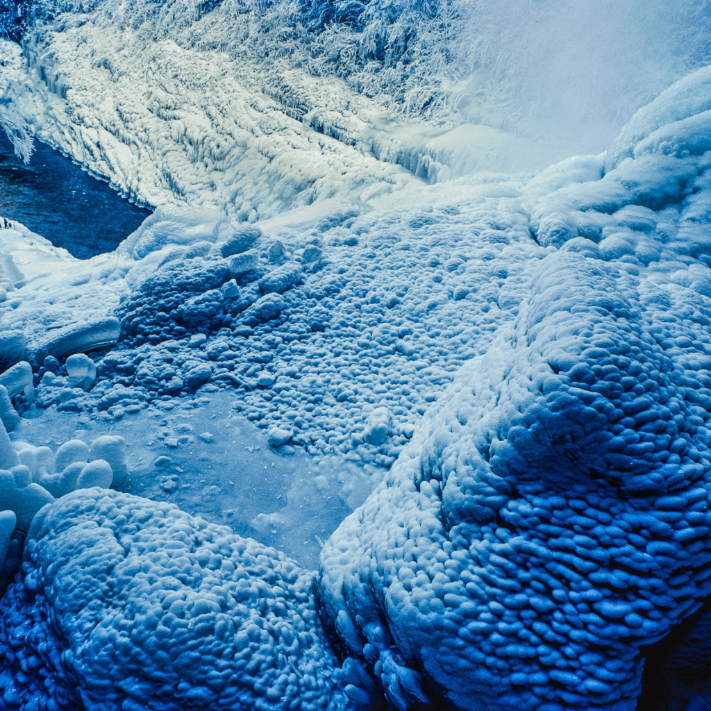 Замерзший водопад в Северной Каролине