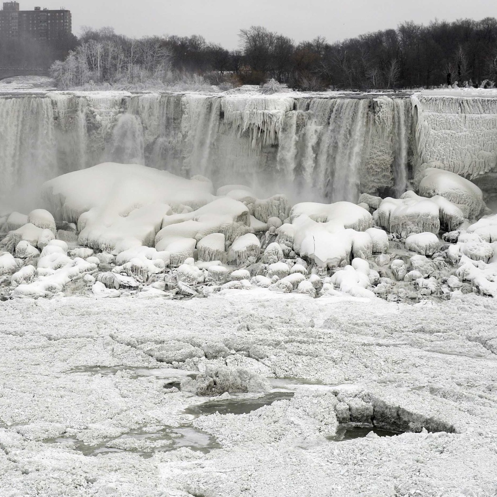 Замерзший водопад Ниагара