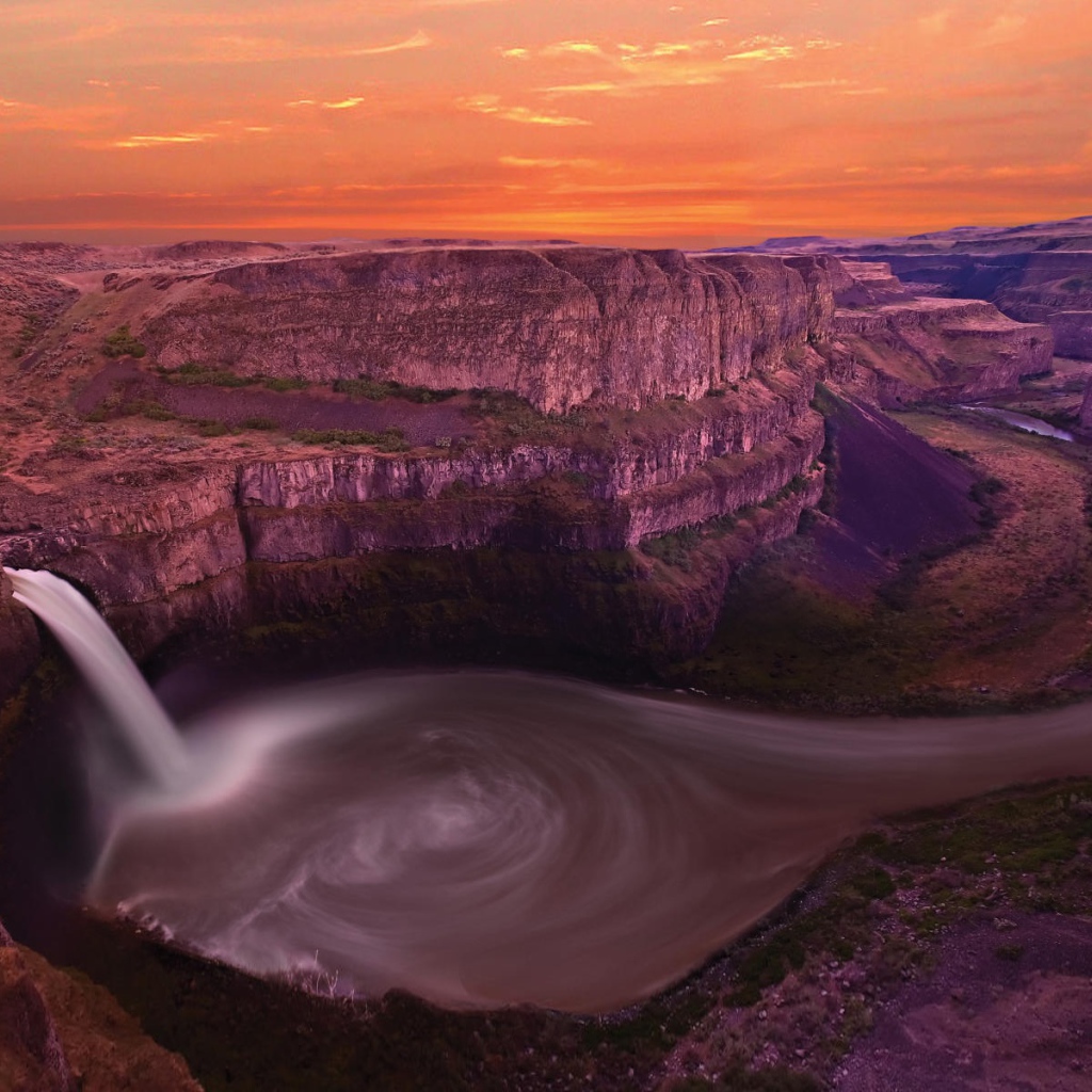 Водопад в США