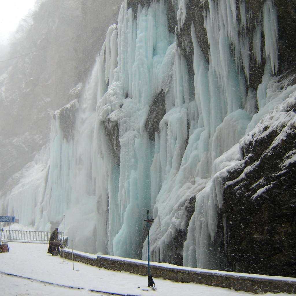 Живописный Замерзший водопад