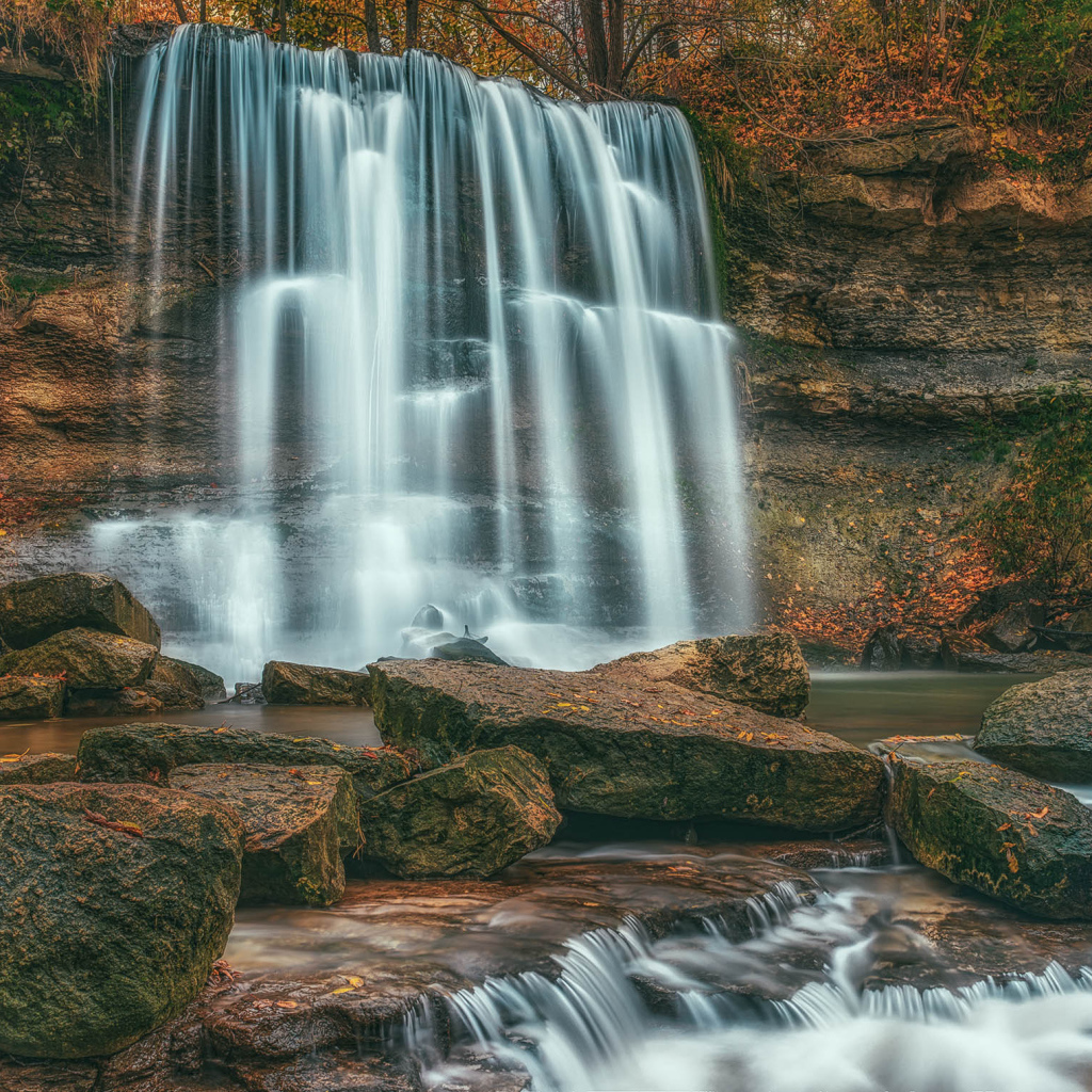 Завораживающая красота водопада