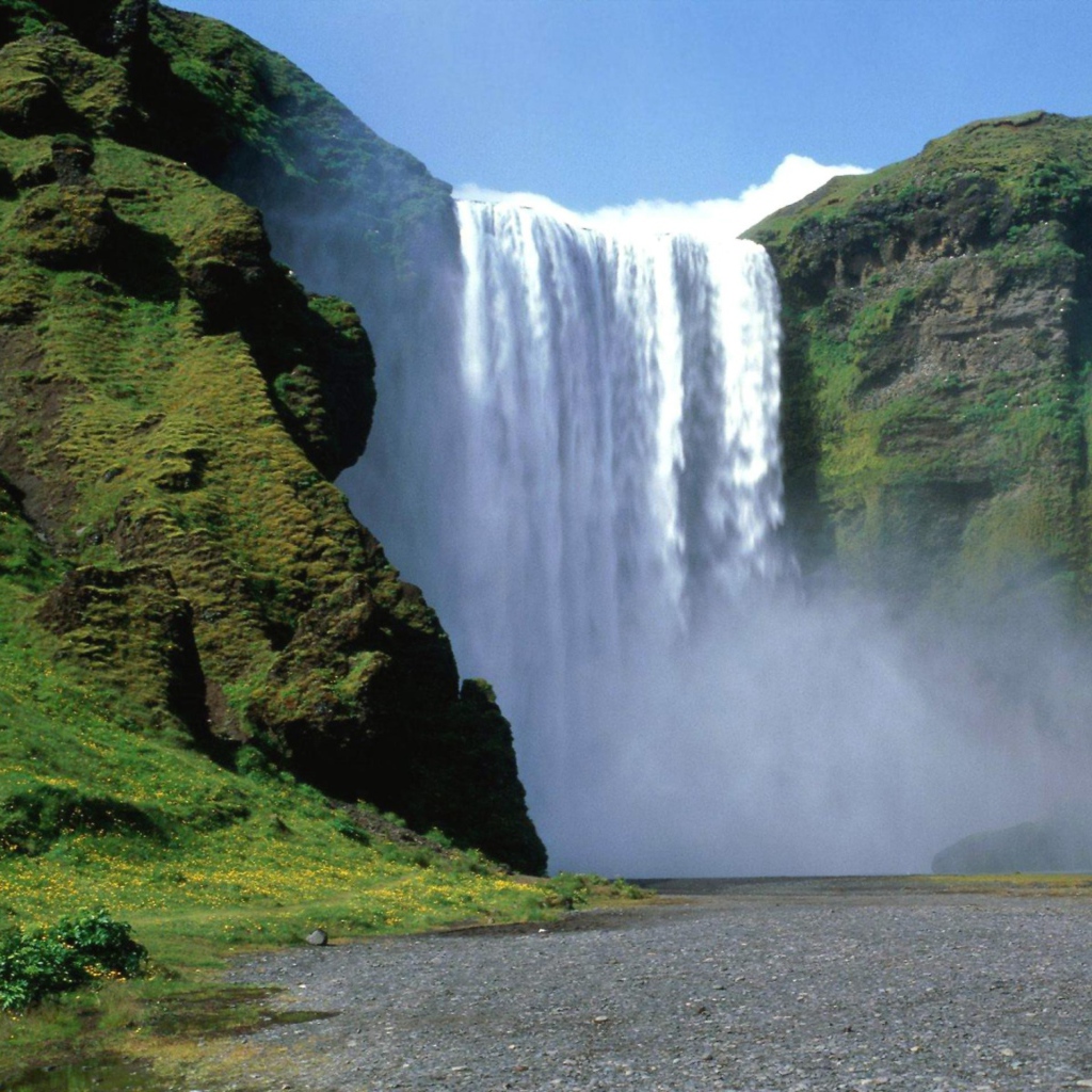 Водопад в Исландии