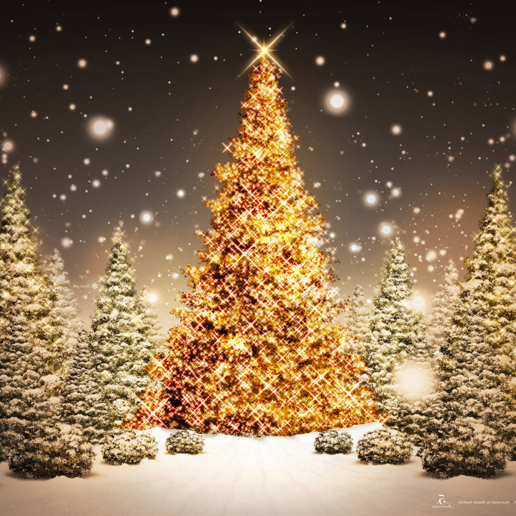 Золотая елка в лесу на Новый год 2015