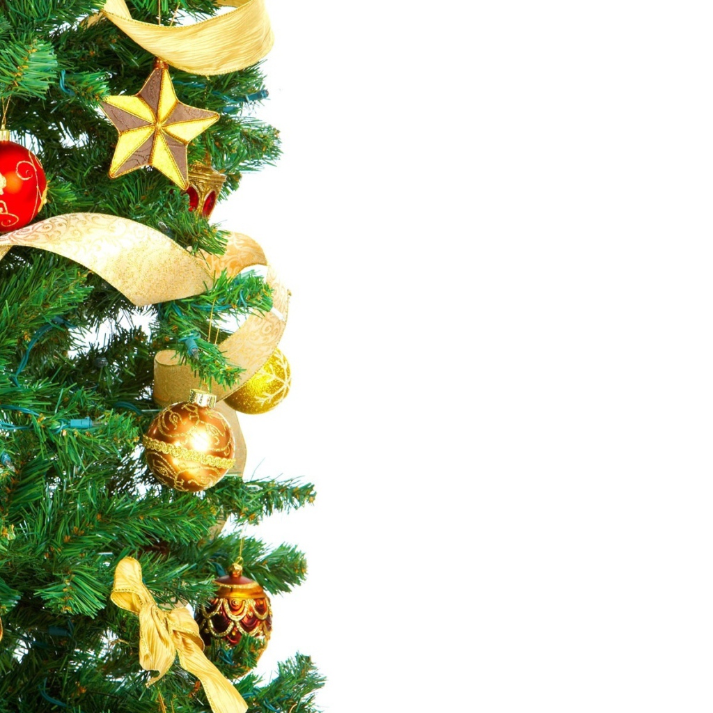 Игрушки и ленты на елке