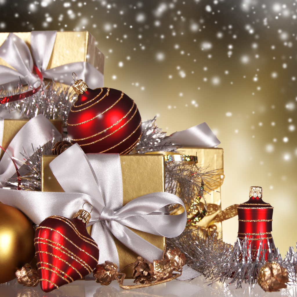 Коробки с подарками на Новый год