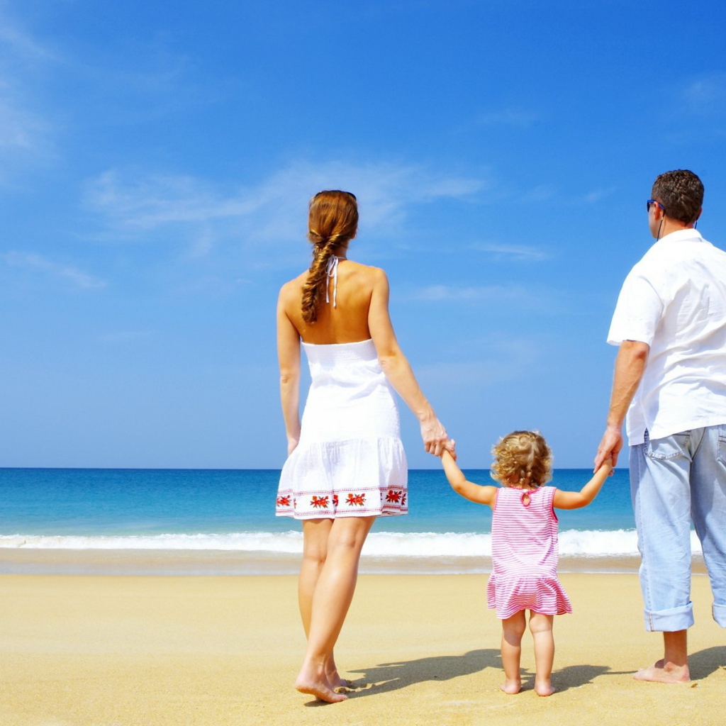 Семья на пляже