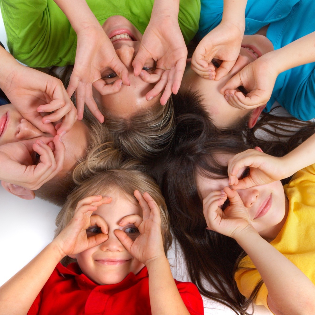 Дети играют