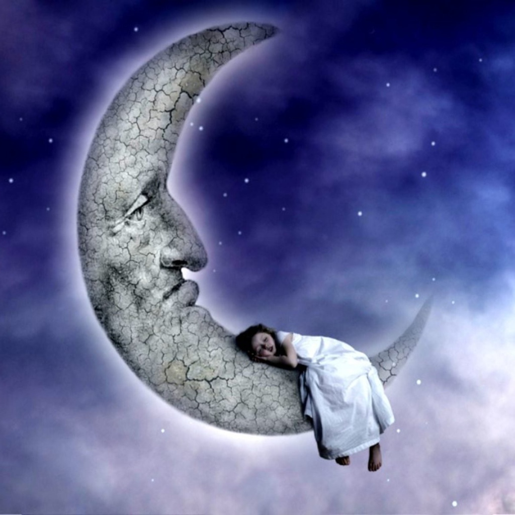 Девочка спит на луне