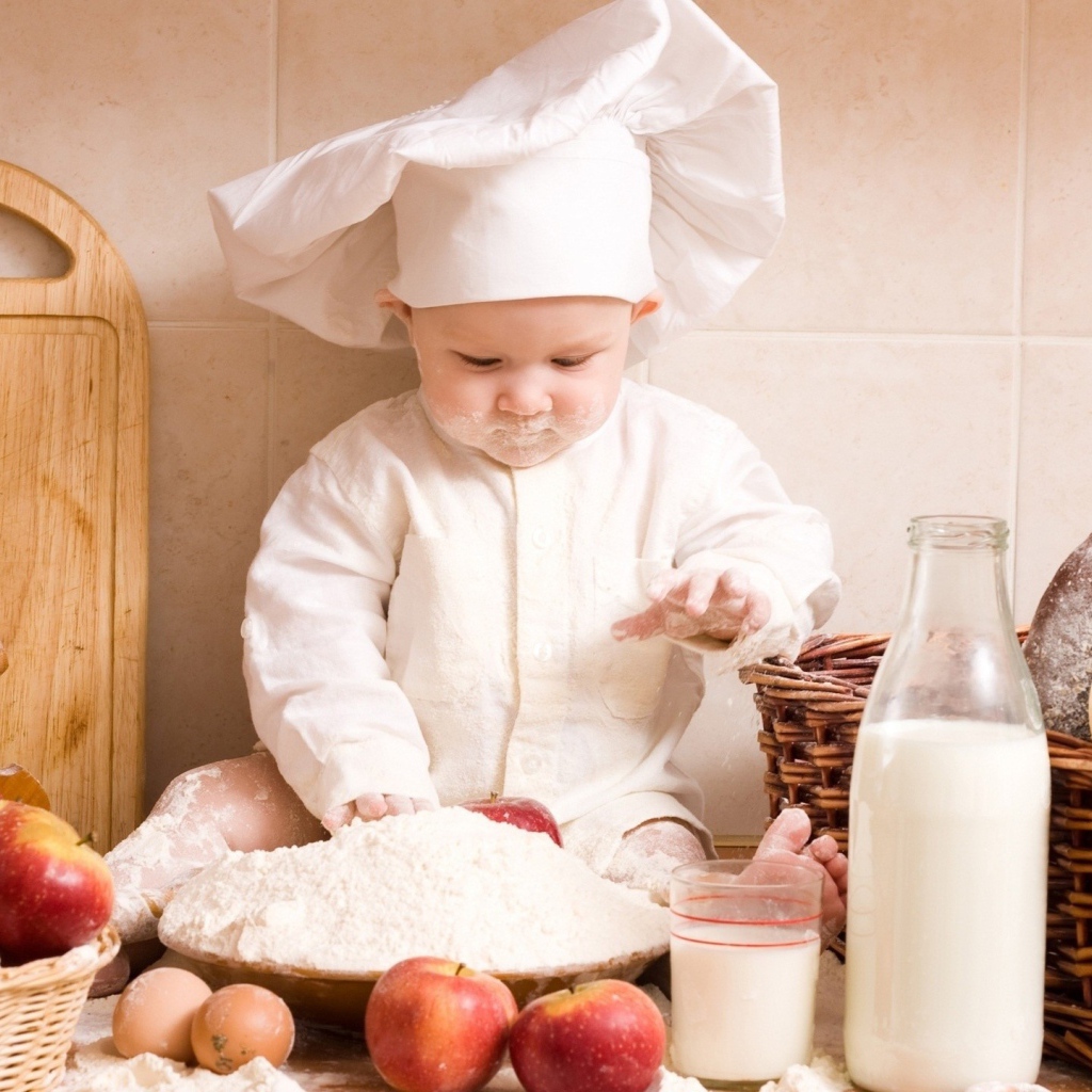 Маленький ребенок повар