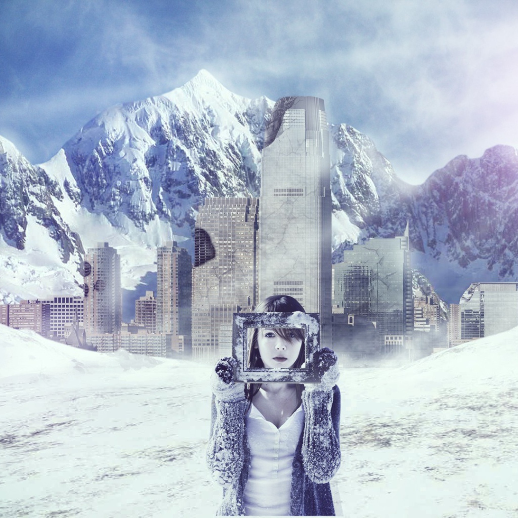 Девушка в снежных горах