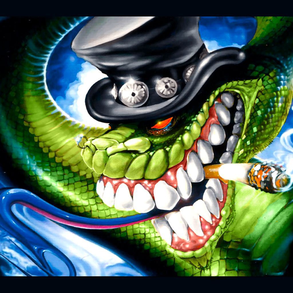 Змея с сигаретой