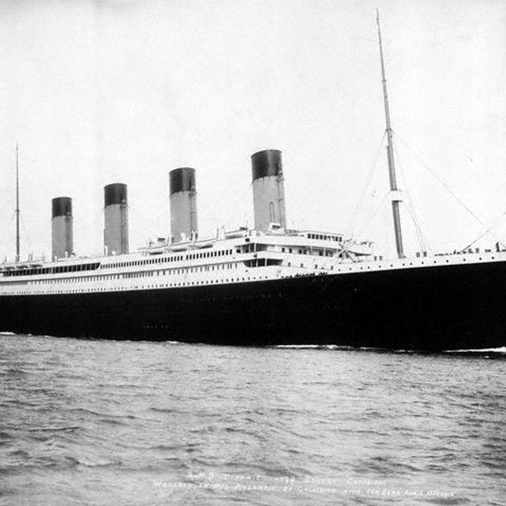 Фото еще целого Титаника