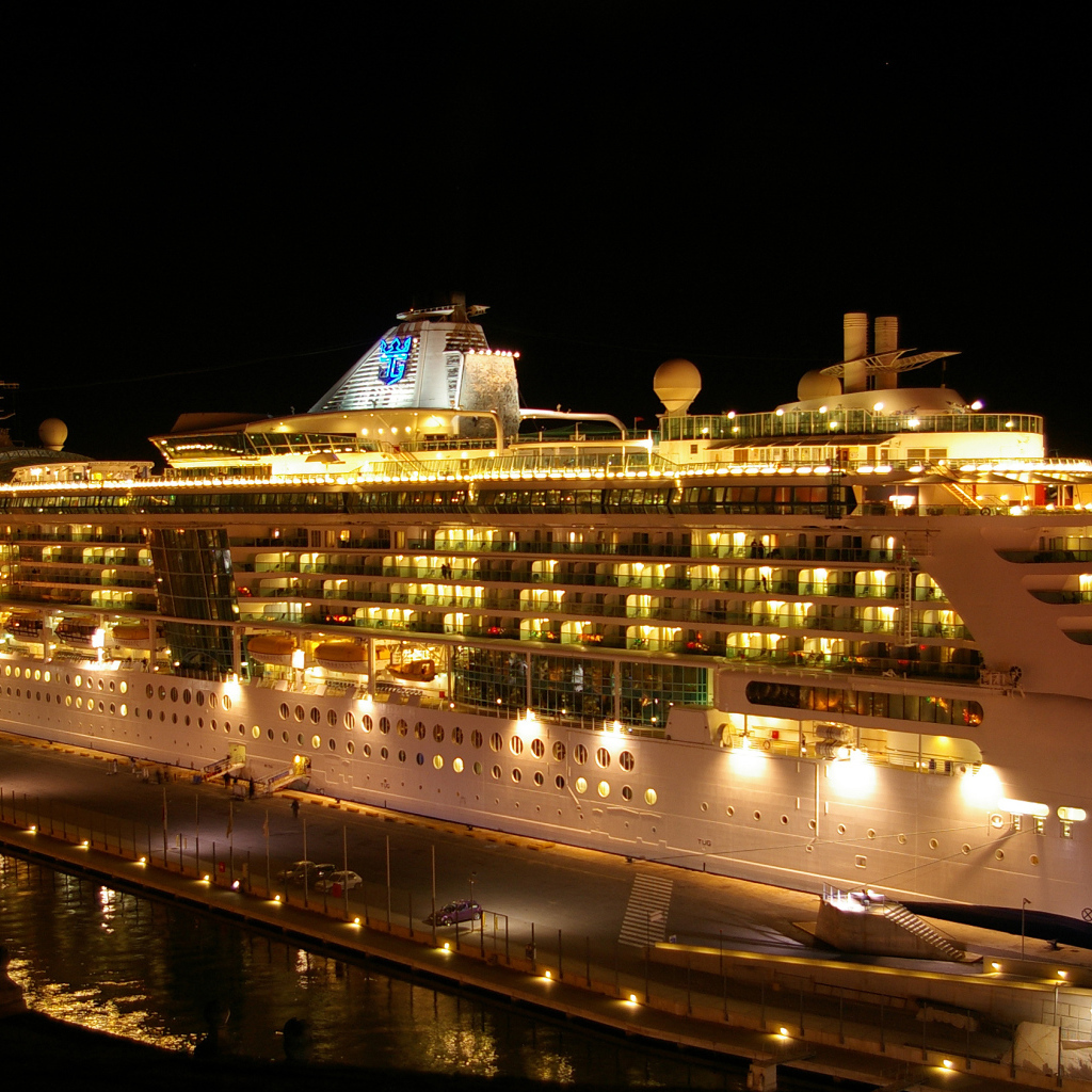 Королевский круизный лайнер