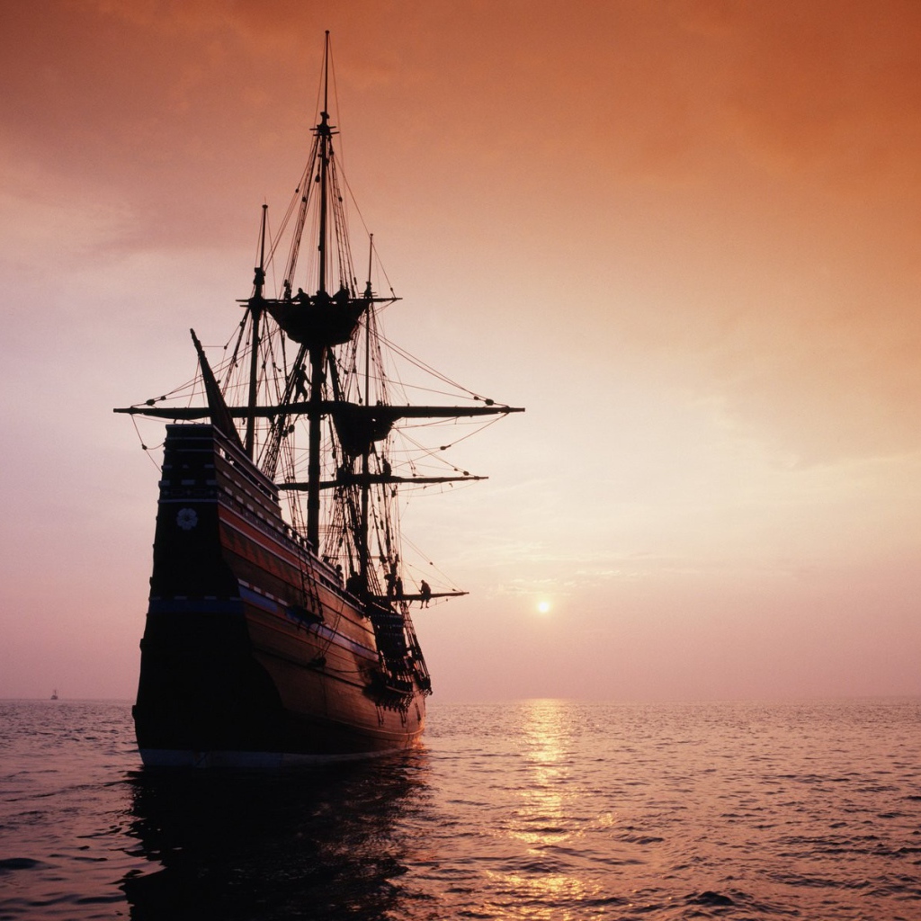 Парусник идет на закат солнца