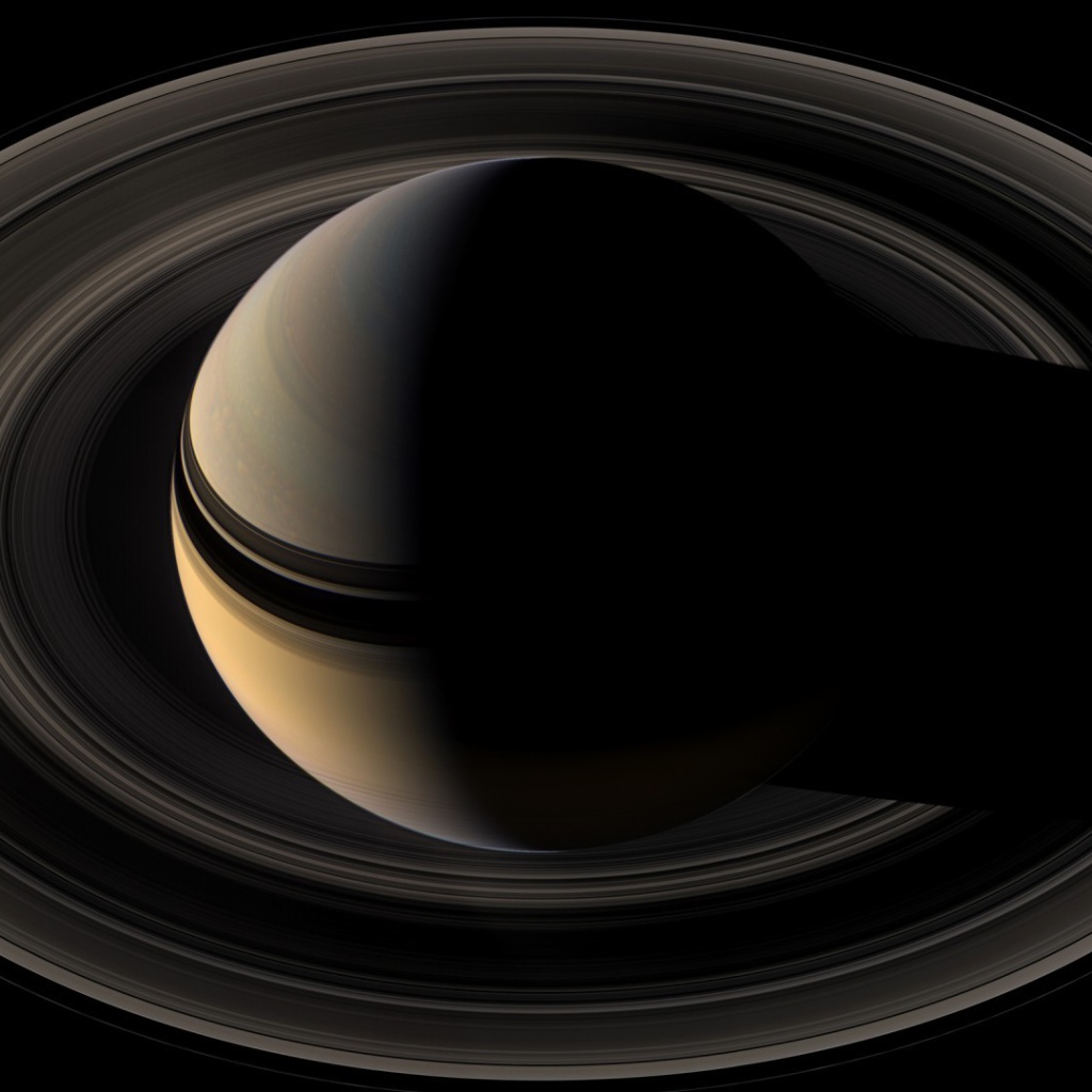 Спутник на чёрном фоне