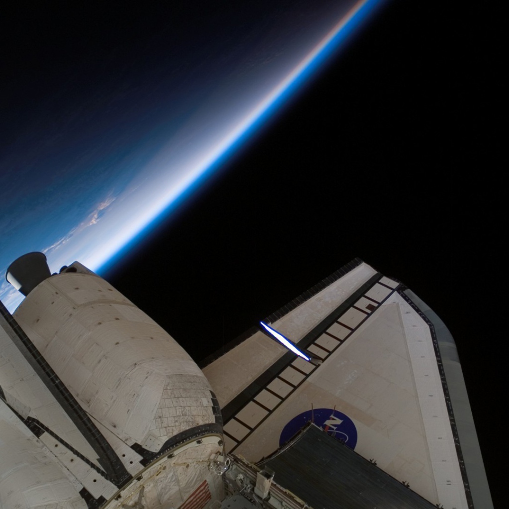 Шаттл над Землей