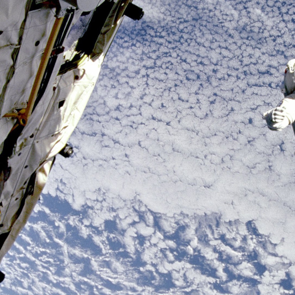 Человек в открытом космосе