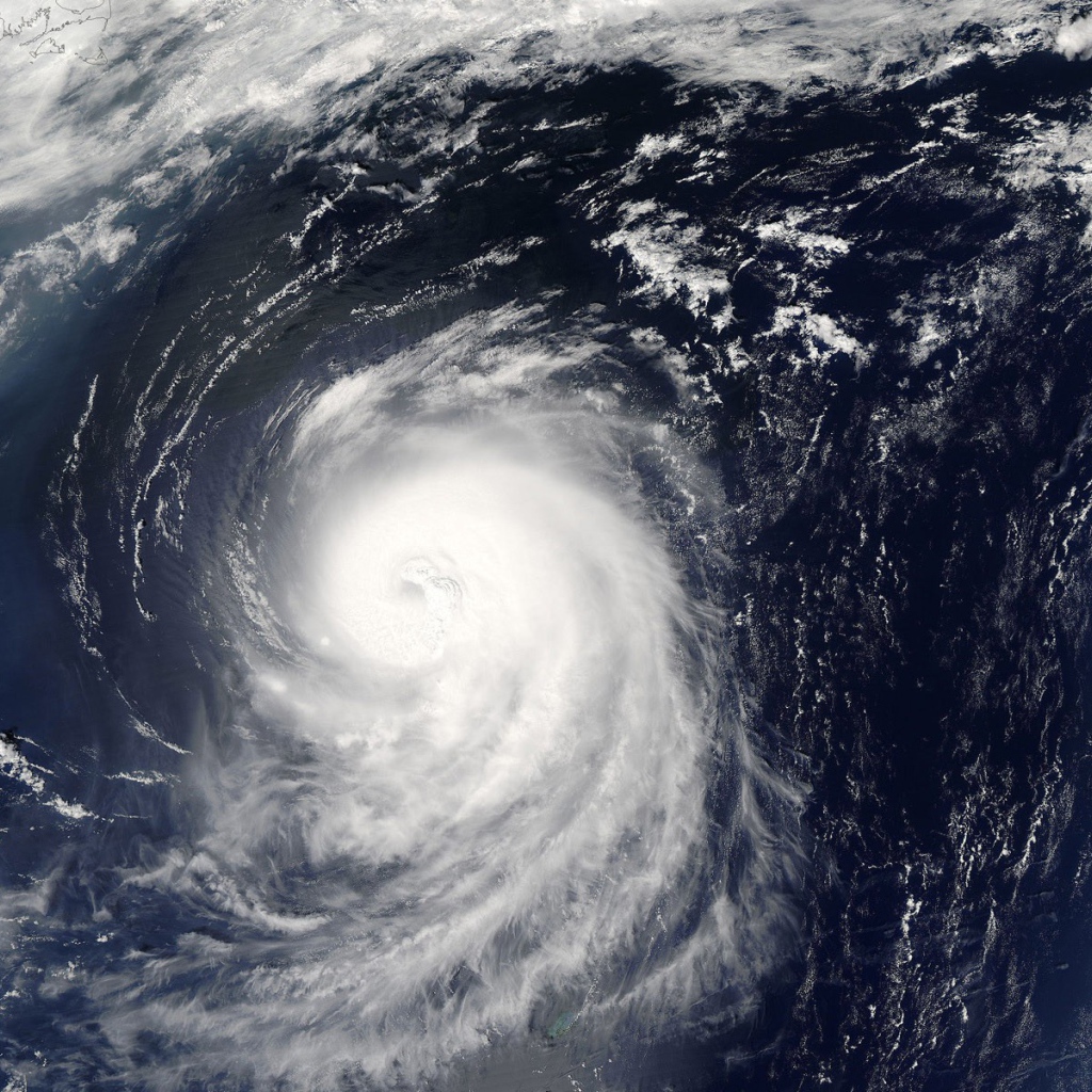 Вид на циклон из космоса