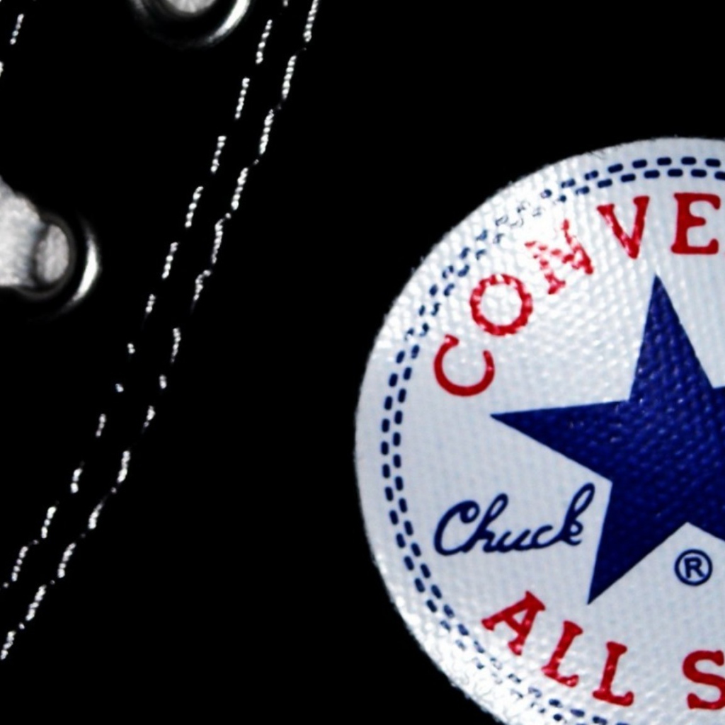 Фирменные кеды с логотипом