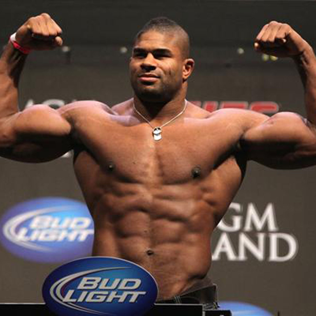 Известный боец Алистер Оверим