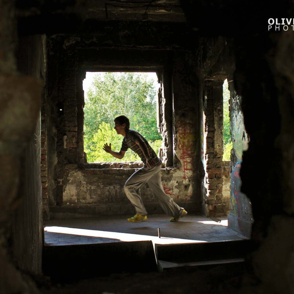 Паркур среди развалин