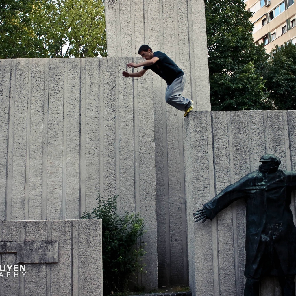 Паркур на памятнике