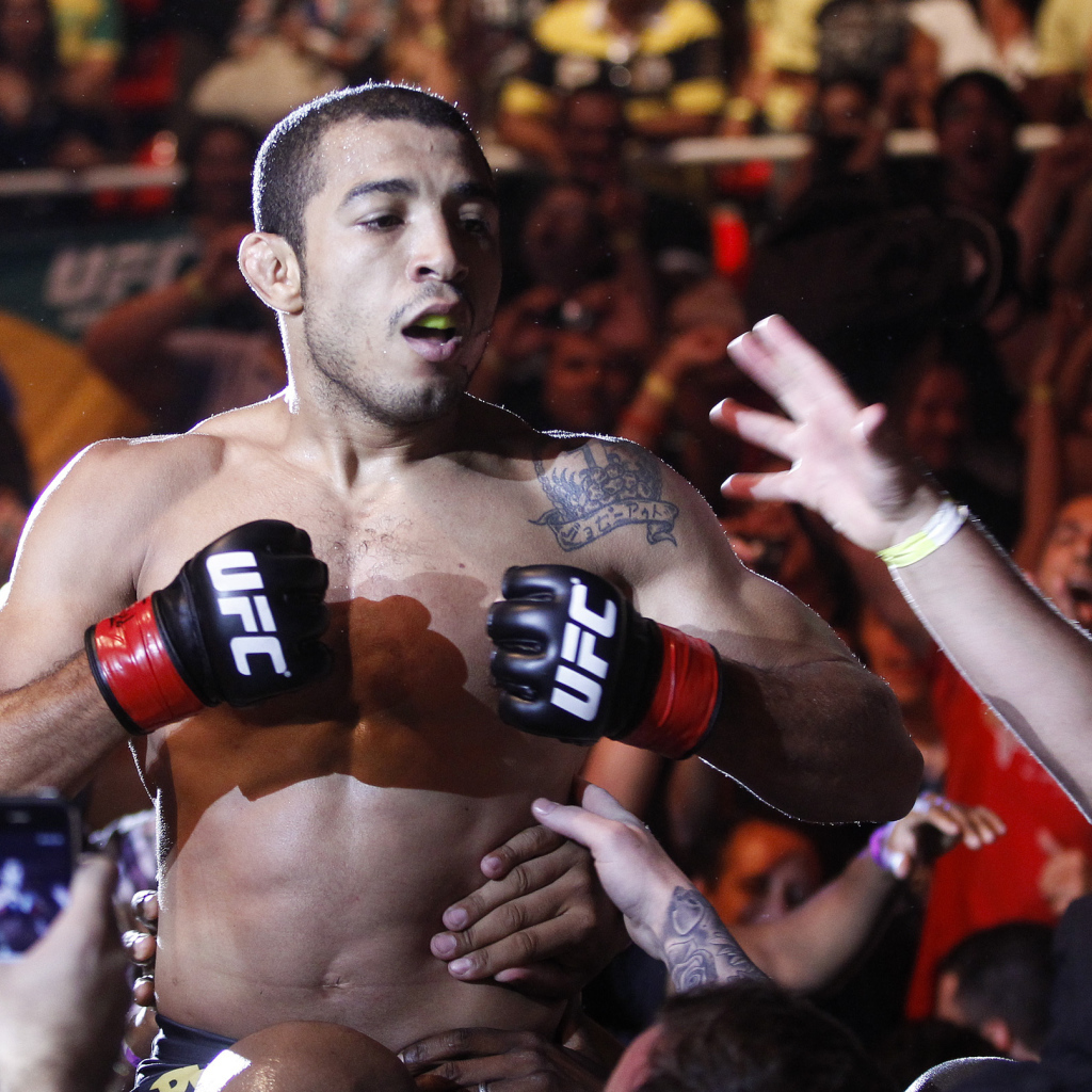 Популярный UFC боец Хосе Альдо