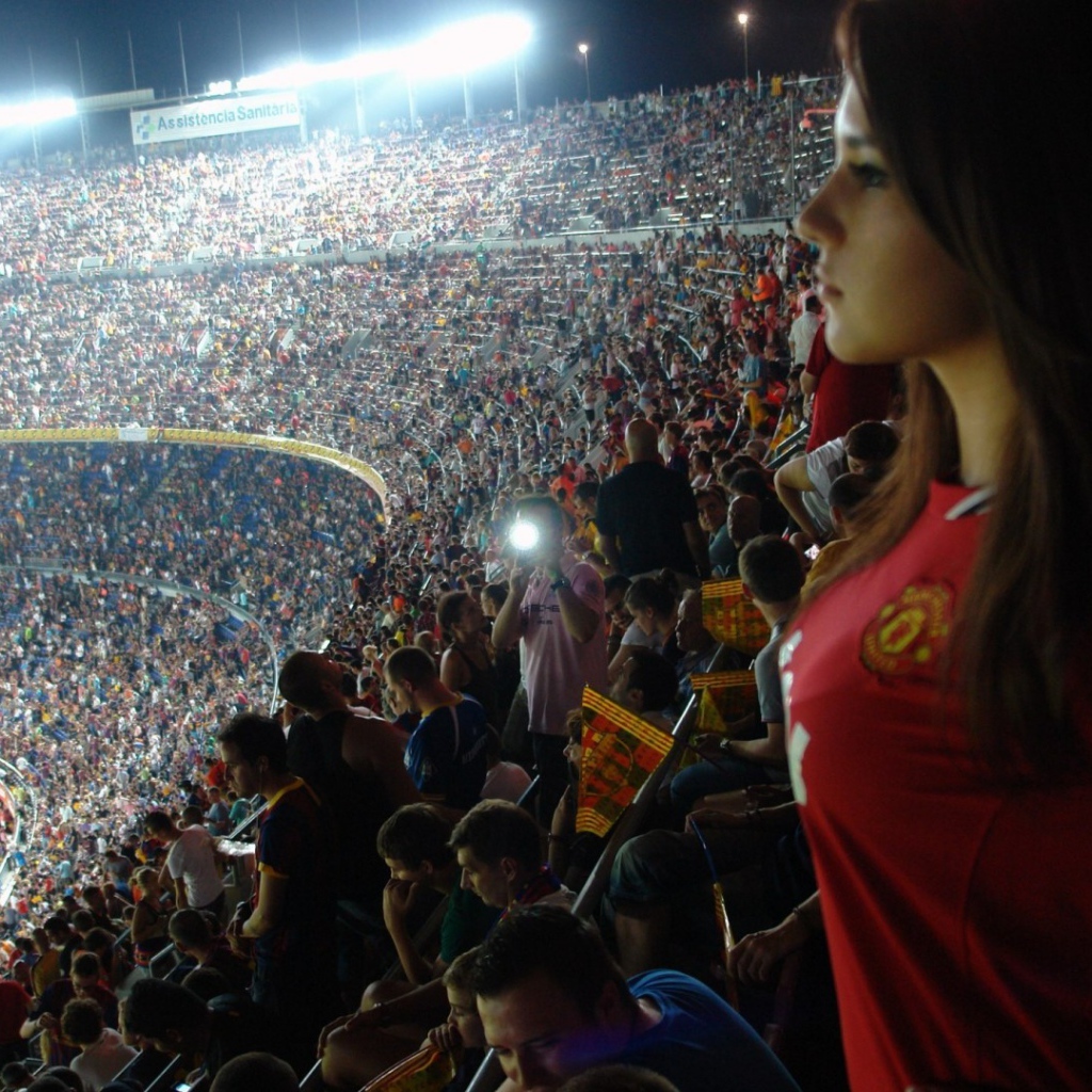 супер заполненный стадион