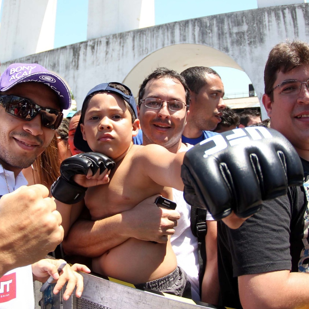 Известный UFC боец Хосе Альдо