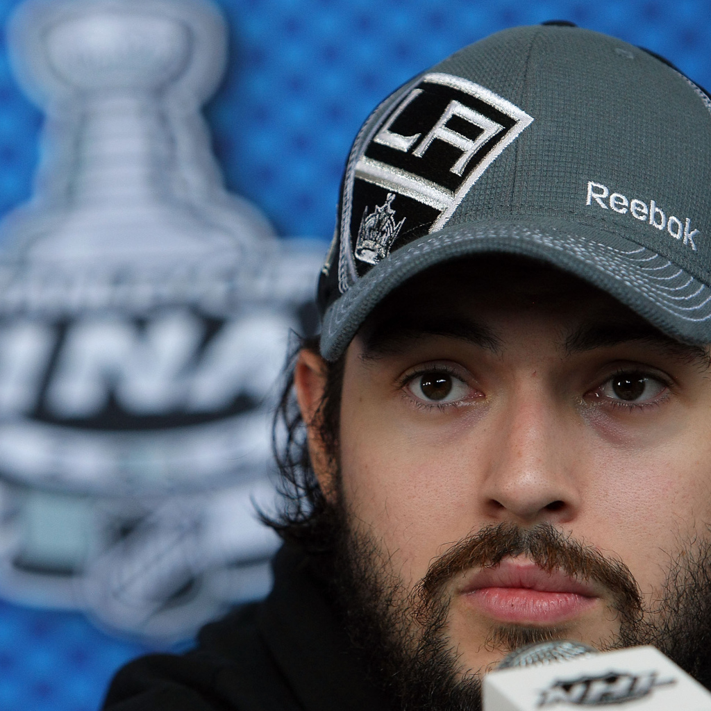 Лучший Хоккеист Дрю Даути крупным планом