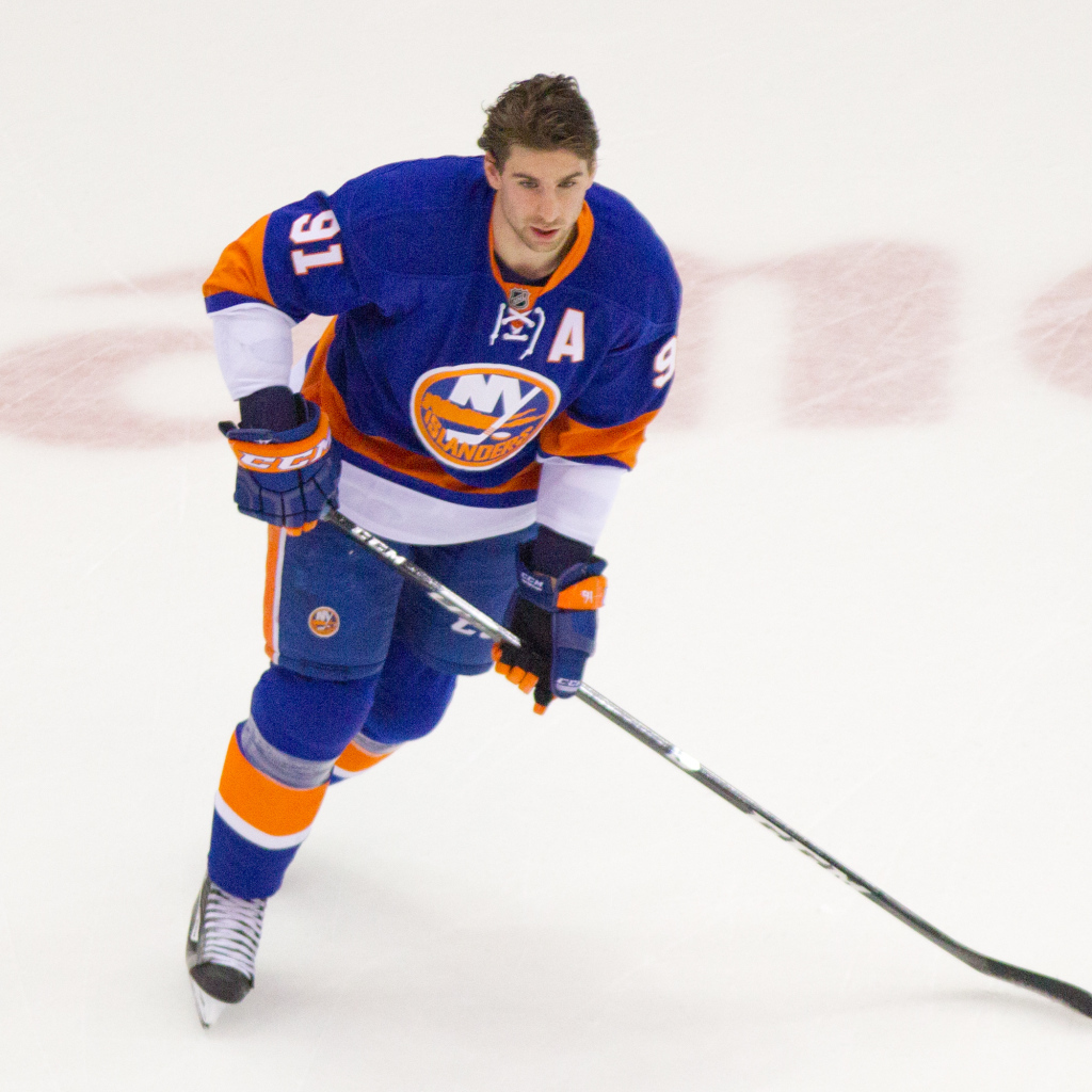 Известный Хоккеист из Айлендерс Джон Таварес