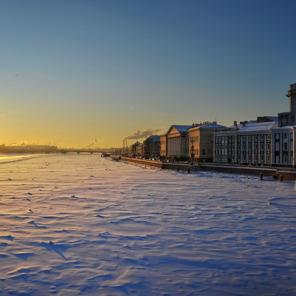Снег в Санкт-Петербурге на Неве
