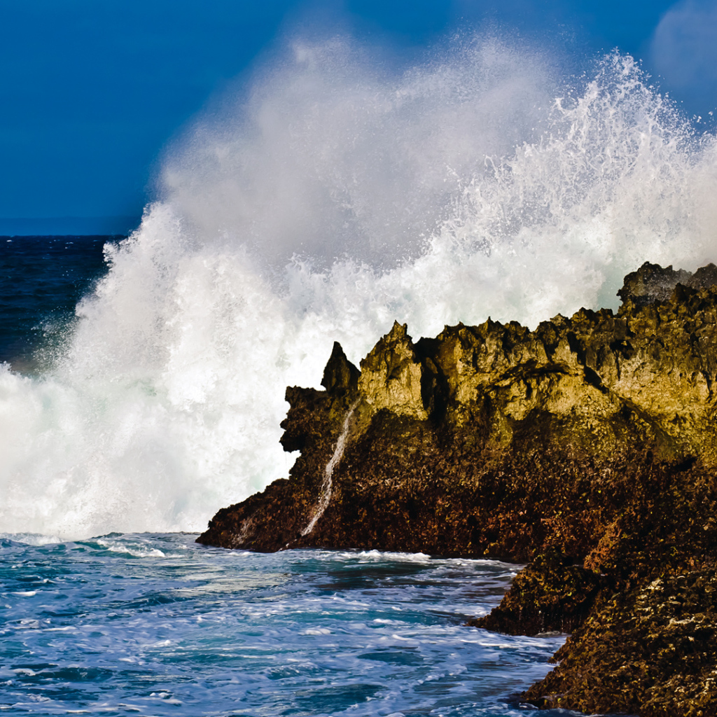Скалистый берег Бали
