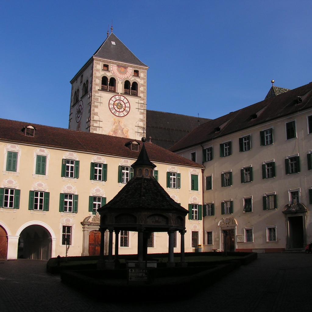 Площадь в городе Нойштифт, Австрия