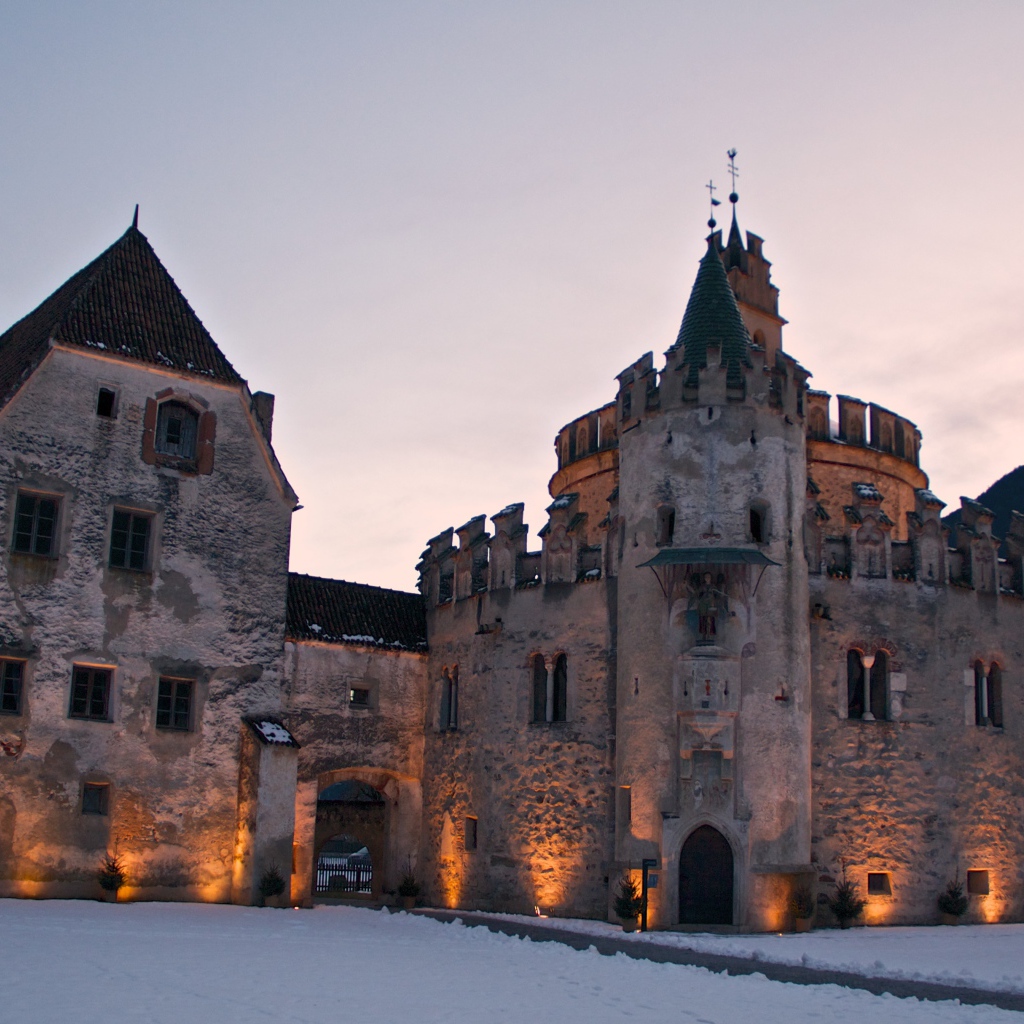 Замок в городе Нойштифт, Австрия