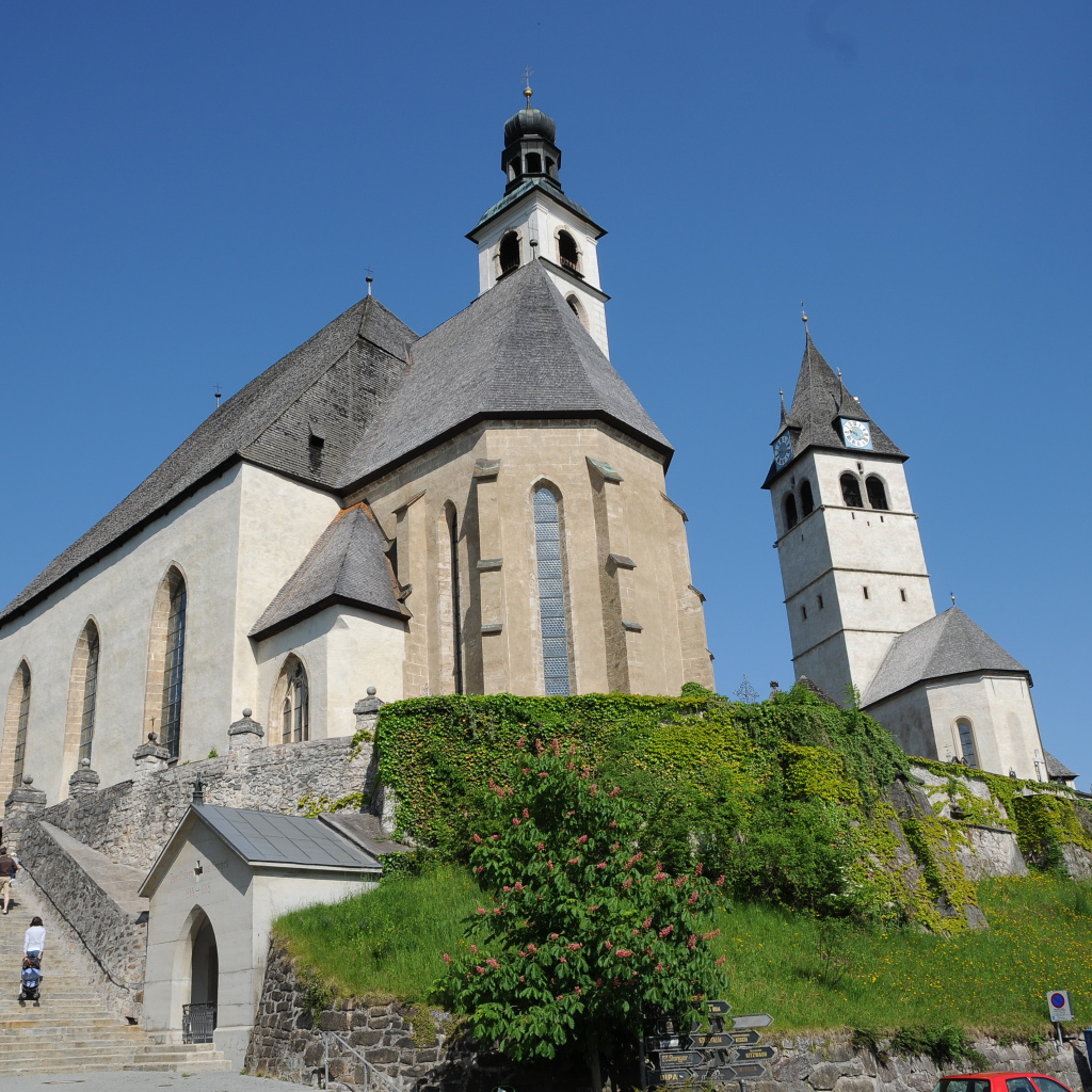 Церковь на курорте Китцбюэль, Австрия