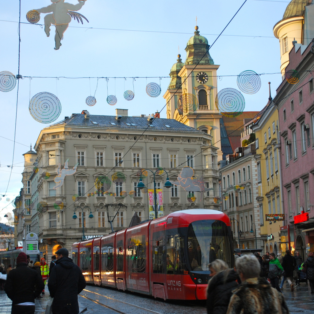 Городская улица в городе Линц, Австрия