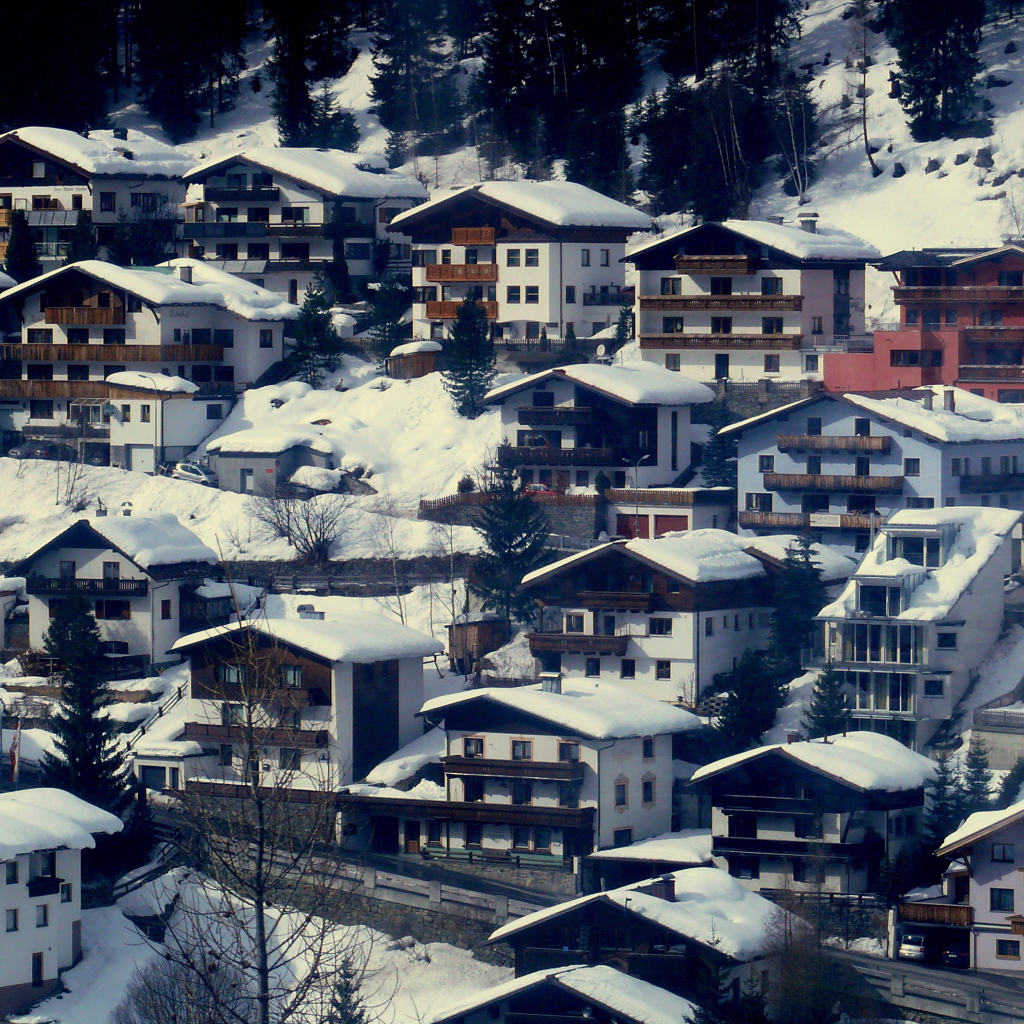 Городские улицы на горнолыжном курорте Сант Антон, Австрия