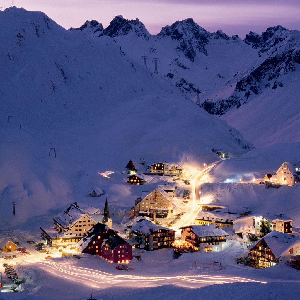 Вечернее сияние на горнолыжном курорте Сант Антон, Австрия