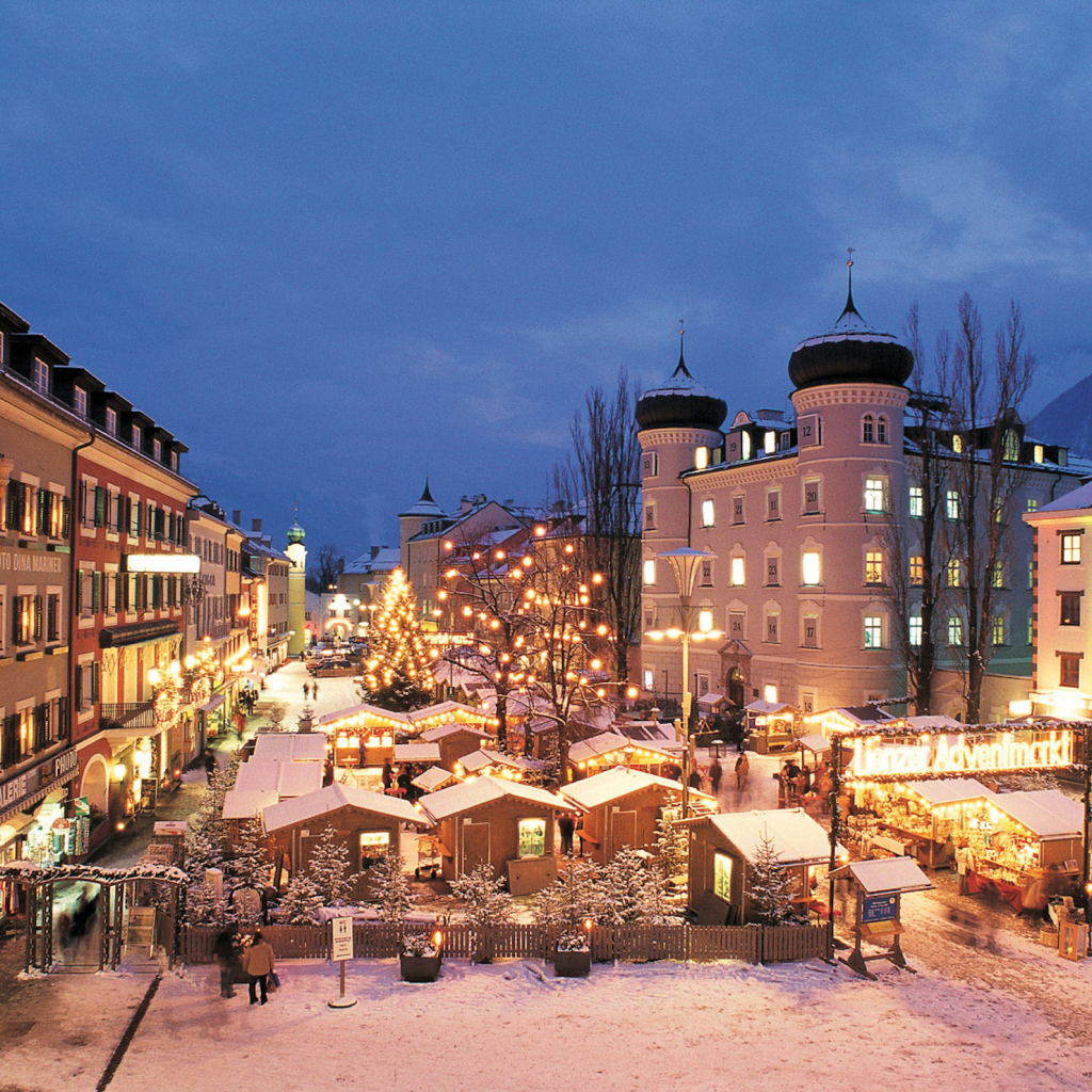 Вечерние огни на курорте Лиенц, Австрия