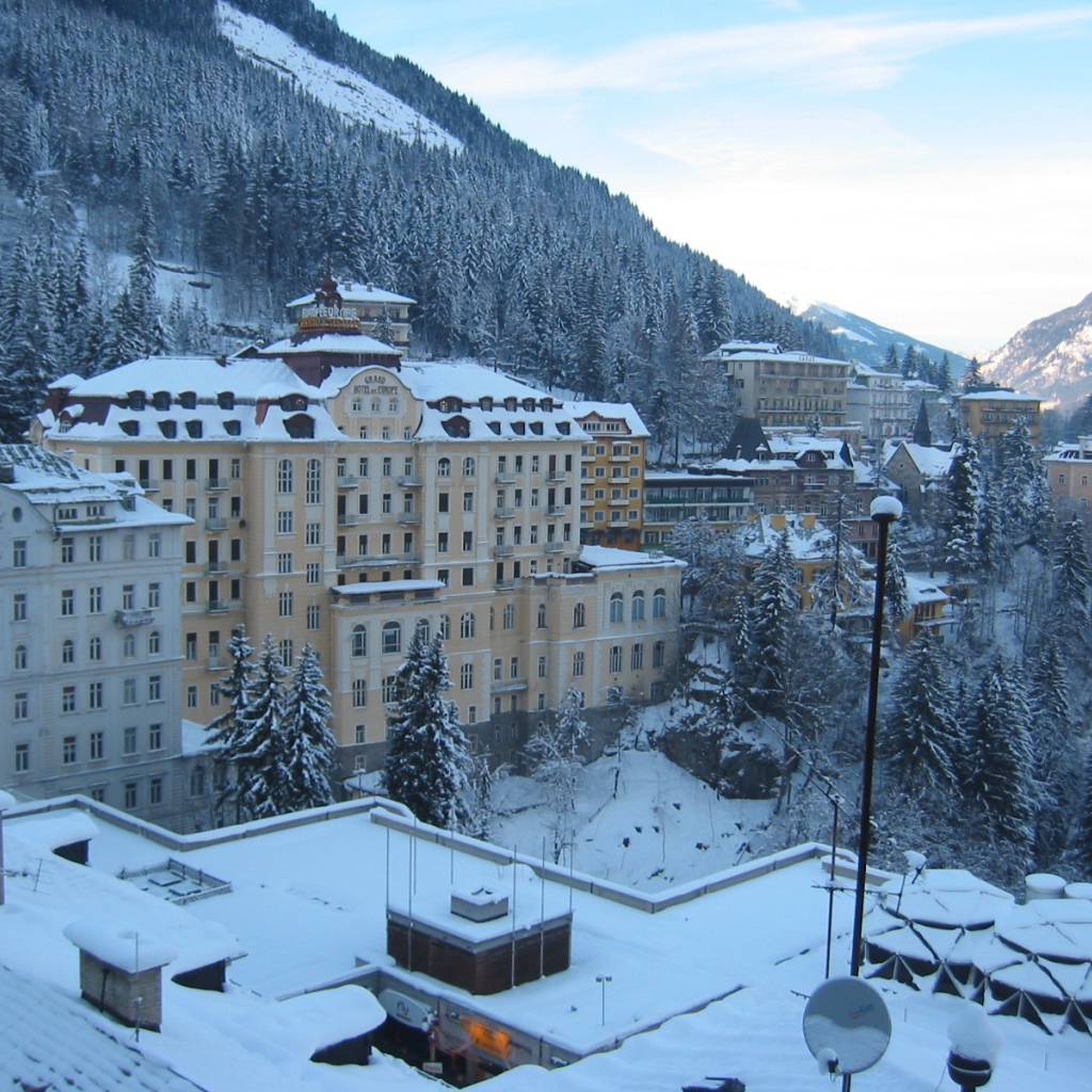 Дома на фоне гор на курорте Бад Хофгастайн, Австрия