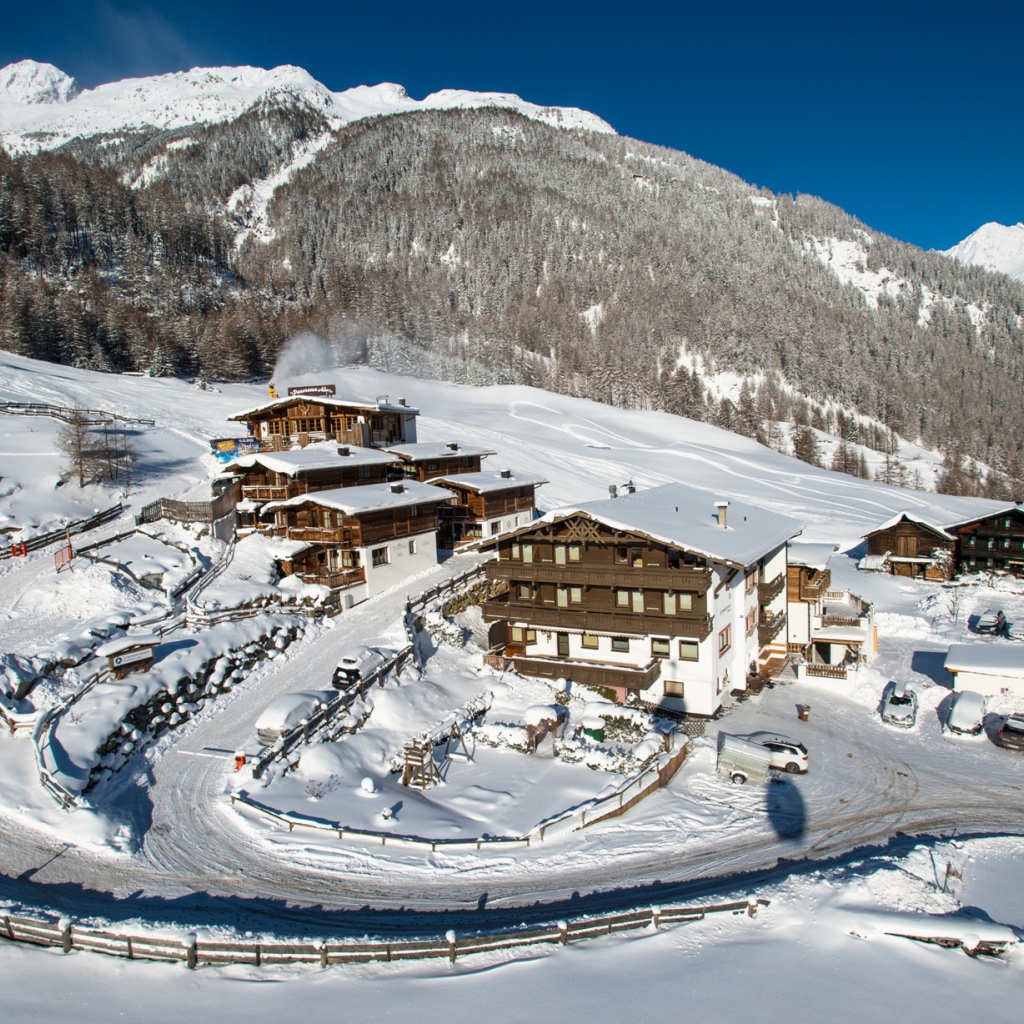 Горная дорога на горнолыжном курорте Зёльден, Австрия