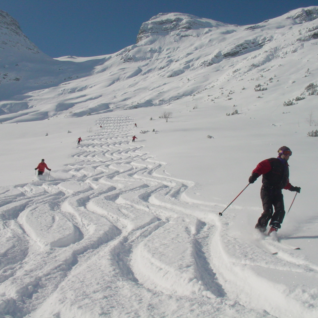 Катание на лыжах на горнолыжном курорте Лех, Австрия