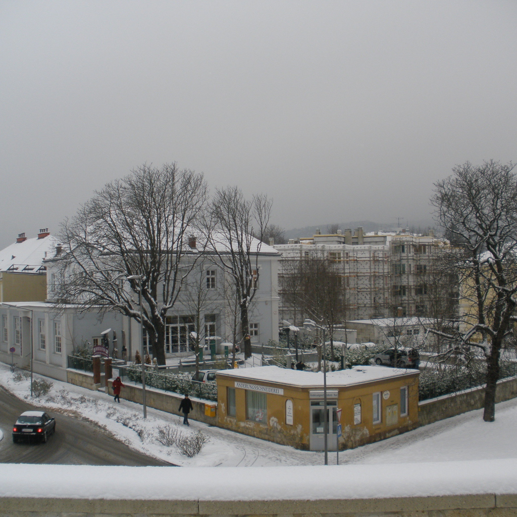 Заснеженная улица на курорте Баден, Австрия