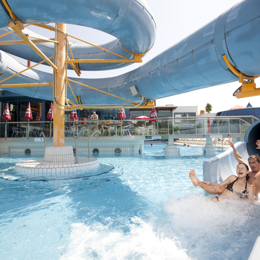 Отдых в аквапарке на курорте Бад Лойперсдорф, Австрия
