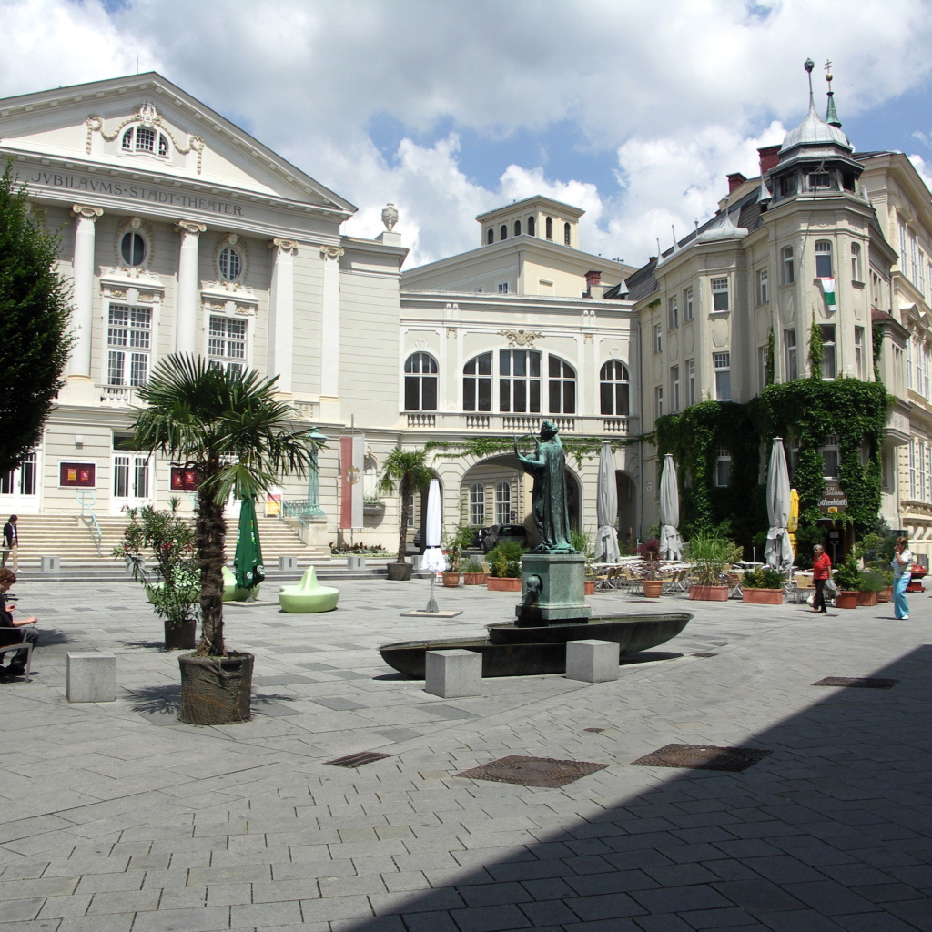 Городская площадь на курорте Баден, Австрия