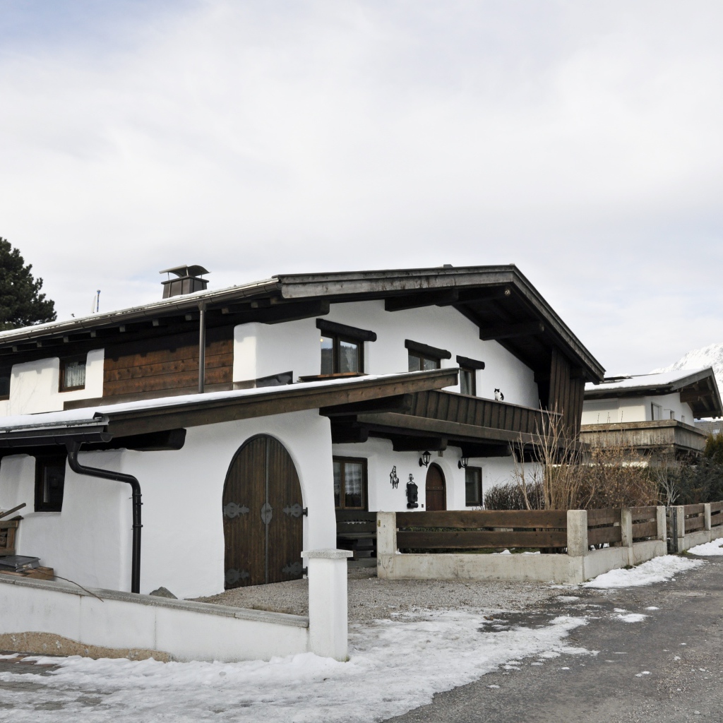 Городские здания на курорте Тельфс-Бюхен, Австрия