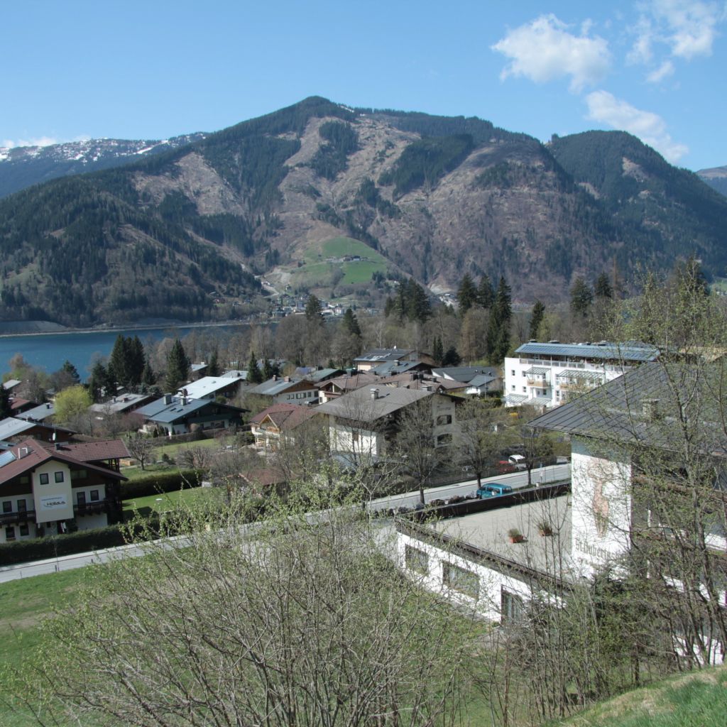 Городские здания на курорте Цель-ам-Зее, Австрия