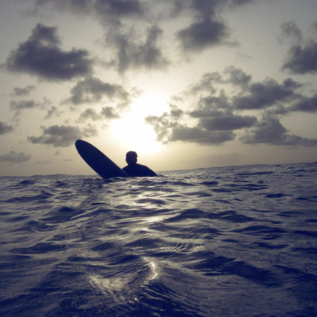 Серфер в Барбадосе