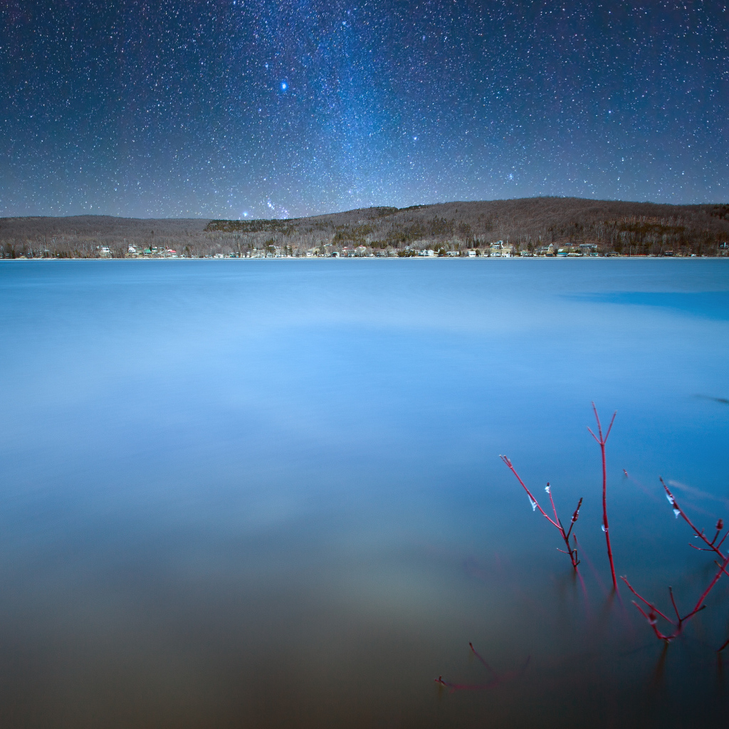 Млечный Путь над озером в Канаде